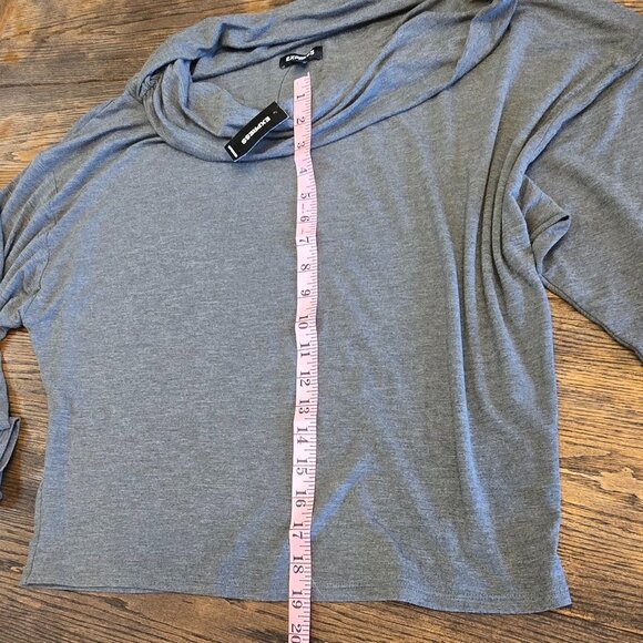 🏷️NWT  -  EXPRESS Gray Cowl Neck NWT Shirt sz M  -  NWT🏷️ - Picture 5 of 8